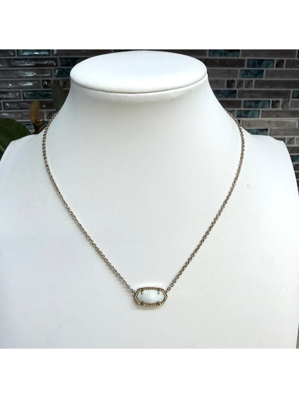 Kendra Scott Elisa Pendant Necklace Gold Tone Ivory Mother of Pearl Shell